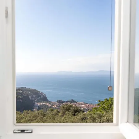 Lejlighed Borgo Mezzo Monte With Concierge, Panoramic Sea Views And Rooftop Jacuzzi By Feeling Italy Sorrento