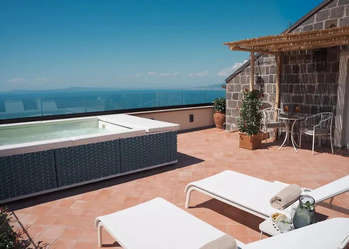Borgo Mezzo Monte With Concierge, Panoramic Sea Views And Rooftop Jacuzzi By Feeling Italy Lejlighed Sorrento