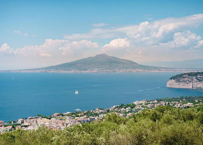 Borgo Mezzo Monte With Concierge, Panoramic Sea Views And Rooftop Jacuzzi By Feeling Italy شقة سورينتو